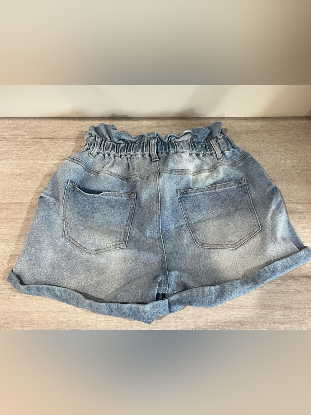 Almost Famous Light Wash Denim Shorts Elastic Waist High Rise Size L - Picture 3 of 4